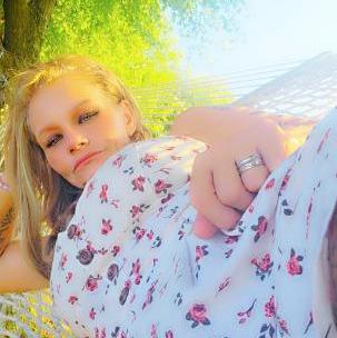  is Female Escorts. | Bowling Green | Kentucky | United States | AmorousHug