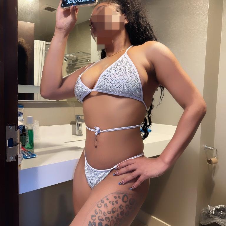  is Female Escorts. | Montreal | Quebec | Canada | AmorousHug