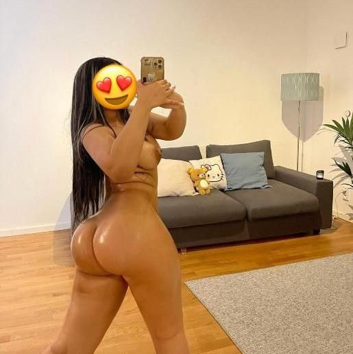  is Female Escorts. | Des moines | Iowa | United States | AmorousHug