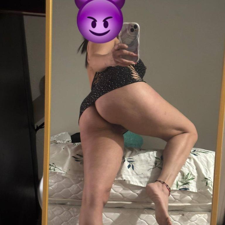  is Female Escorts. | Carbondale | Illinois | United States | AmorousHug