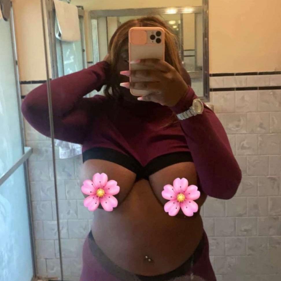  is Female Escorts. | York | Pennsylvania | United States | AmorousHug