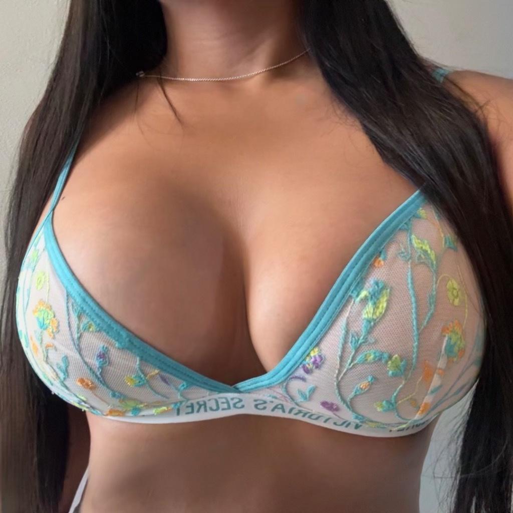  is Female Escorts. | Vancouver | British Columbia | Canada | AmorousHug