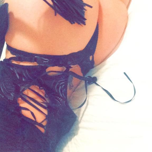  is Female Escorts. | Montreal | Quebec | Canada | AmorousHug