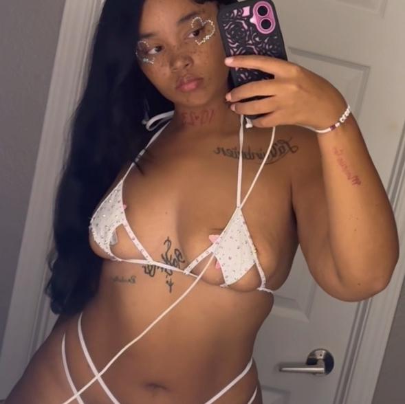  is Female Escorts. | Lawrence | Kansas | United States | AmorousHug