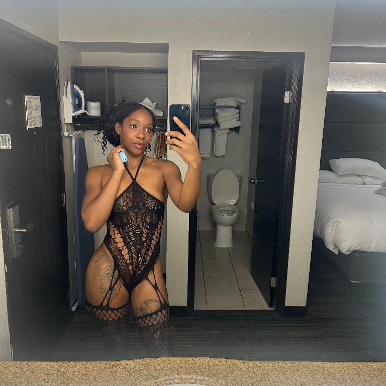  is Female Escorts. | Bowling Green | Kentucky | United States | AmorousHug