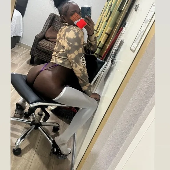  is Female Escorts. | Milwaukee | Wisconsin | United States | AmorousHug