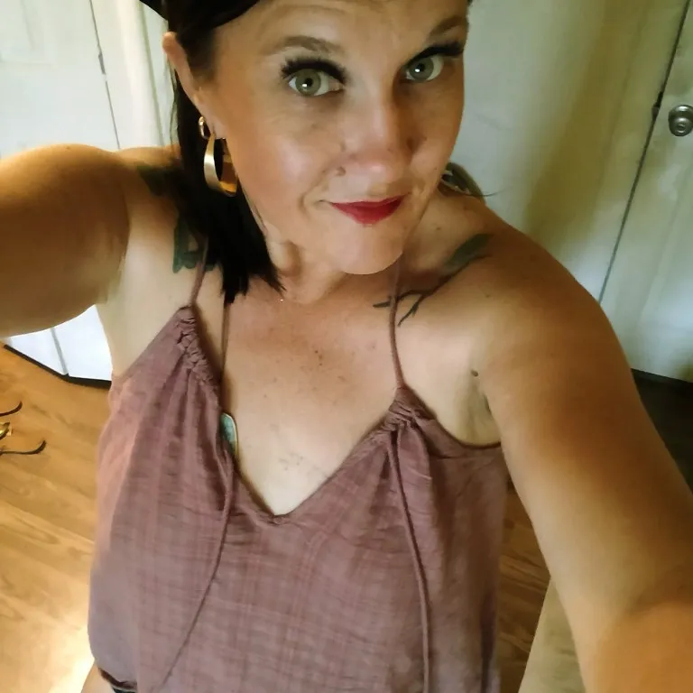  is Female Escorts. | Des moines | Iowa | United States | AmorousHug