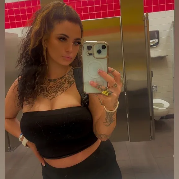  is Female Escorts. | St. Louis | Missouri | United States | AmorousHug