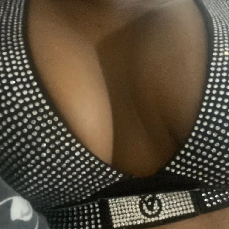  is Female Escorts. | Racine | Wisconsin | United States | AmorousHug