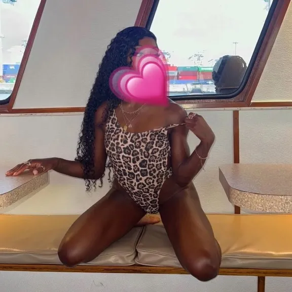  is Female Escorts. | St. Louis | Missouri | United States | AmorousHug