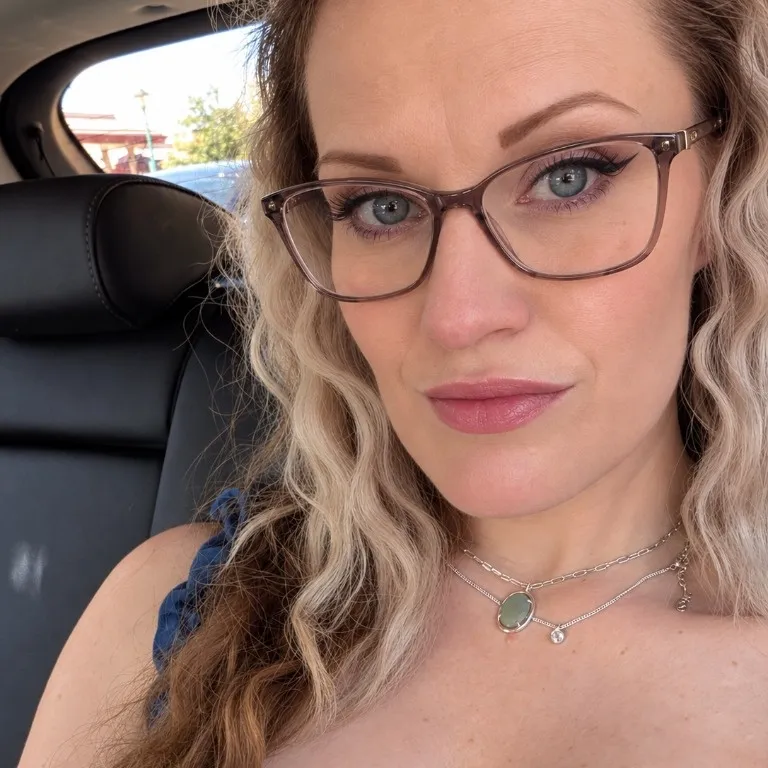  is Female Escorts. | Edmonton | Alberta | Canada | AmorousHug
