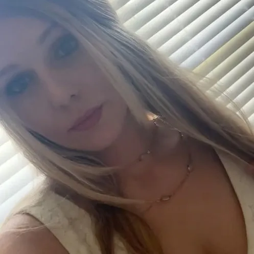  is Female Escorts. | St. Cloud | Minnesota | United States | AmorousHug